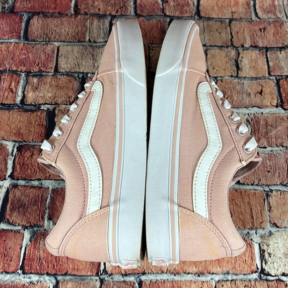 VANS CLASSIC LOWTOPS,  WOMANS SIZE 8.5 GUC - Picture 6 of 11